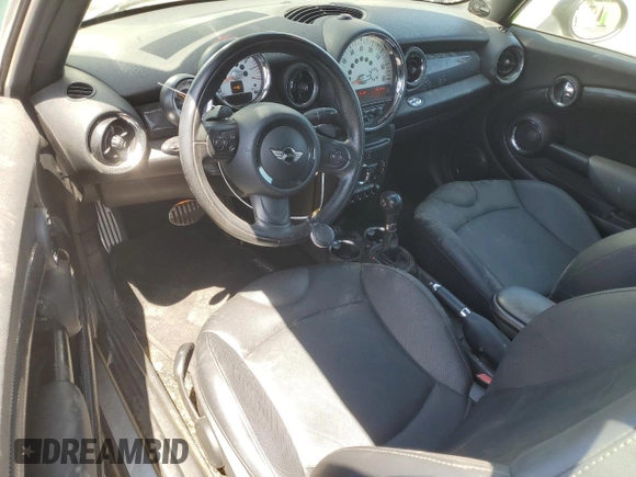 2013 MINI Convertible S с VIN WMWZP3C52DT705167, выставлен на аукционе Copart как лот 58661395 с пробегом 93 205 миль миль и Чистый • Clean title. История ставок и продаж доступна на DreamBid. Изображение 8.