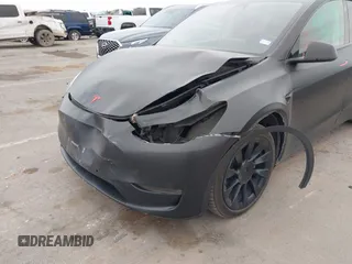 2021 Tesla Model Y Long Range with VIN 5YJYGDEE5MF111774, listed as a IAAI auction lot 41525622 with 39,960 mi miles. Bid and sale history available at carsss.com. Image 6.