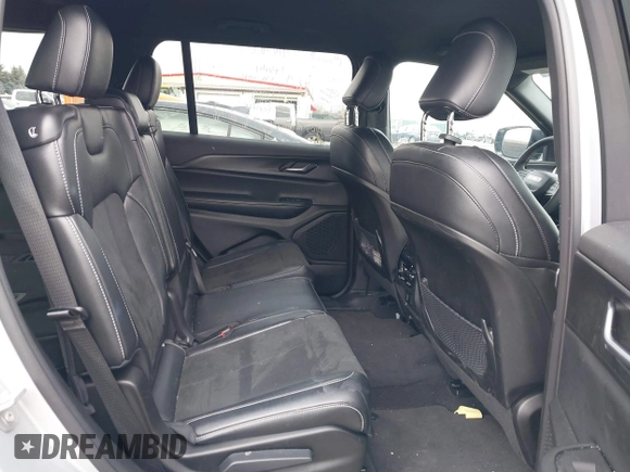 2024 Jeep Grand Cherokee Laredo z VIN 1C4RJKAG6R8527275, wystawiony jako IAAI lot #41628266 z przebiegiem 27 823 mil mil oraz . Historia ofert i sprzedaży dostępna na DreamBid. Obrazek 8.