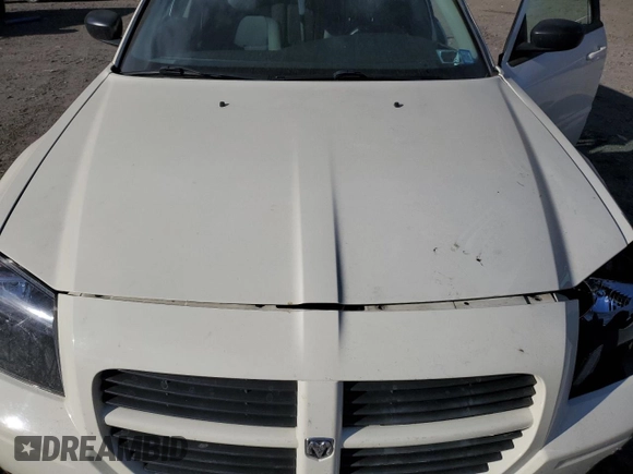 2005 Dodge Magnum SXT z VIN 2D4GZ48VX5H644848, wystawiony jako Copart lot #87614515 z przebiegiem 146 577 mil mil oraz Nie do naprawy • Non repairable. Historia ofert i sprzedaży dostępna na DreamBid. Obrazek 14.