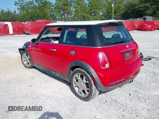 2006 MINI Hardtop S с VIN WMWRE33586TN27239, выставлен на аукционе IAAI как лот 42775957 с пробегом 165 133 миль миль и . История ставок и продаж доступна на DreamBid. Изображение 3.