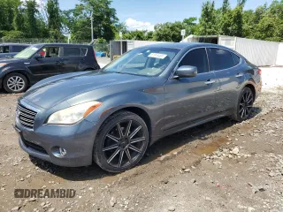 2011 Infiniti M z VIN JN1BY1AR1BM375477, wystawiony jako Copart lot #61915455 z przebiegiem 180 508 mil mil oraz Czysty tytuł • Clean title. Historia ofert i sprzedaży dostępna na DreamBid. Obrazek 1.
