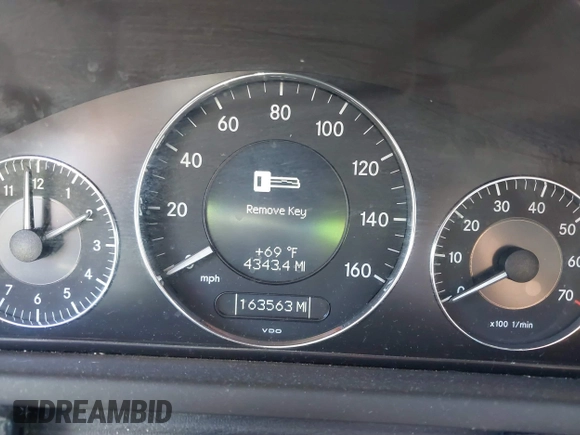 2008 Mercedes-Benz CLK 350 with VIN WDBTJ56H98F254530, listed as a IAAI auction lot 41715192 with 163,563 mi miles and . Bid and sale history available at carsss.com. Image 7.