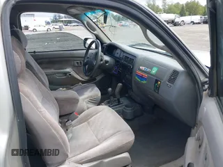 2002 Toyota Tacoma z VIN 5TEWM72N82Z048137, wystawiony jako IAAI lot #42299888 z przebiegiem 476 439 mil mil oraz . Historia ofert i sprzedaży dostępna na DreamBid. Obrazek 5.