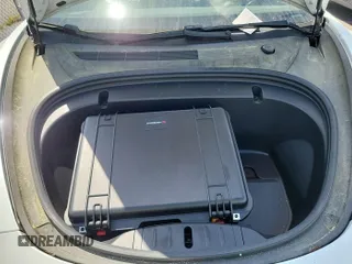2020 Tesla Model 3 Long Range z VIN 5YJ3E1EB3LF646315, wystawiony jako IAAI lot #42398524 z przebiegiem 51 652 mil mil oraz . Historia ofert i sprzedaży dostępna na DreamBid. Obrazek 9.