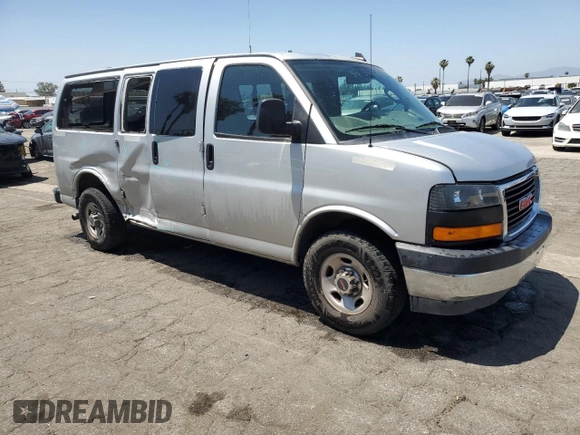 2022 GMC Savana LT z VIN 1GJW7FFP1N1154496, wystawiony jako Copart lot #57423255 z przebiegiem 191 693 mil mil oraz Czysty tytuł • Clean title. Historia ofert i sprzedaży dostępna na DreamBid. Obrazek 4.