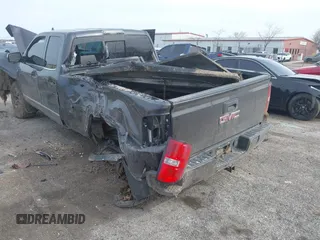 2015 GMC Sierra 1500 SLE z VIN 1GTV2UEC3FZ212843, wystawiony jako IAAI lot #42030130 z przebiegiem Nie podano mil oraz . Historia ofert i sprzedaży dostępna na DreamBid. Obrazek 3.