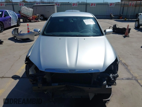 2012 Chrysler 200 Touring z VIN 1C3CCBBB1CN206356, wystawiony jako IAAI lot #41599679 z przebiegiem 286 239 mil mil oraz . Historia ofert i sprzedaży dostępna na DreamBid. Obrazek 13.