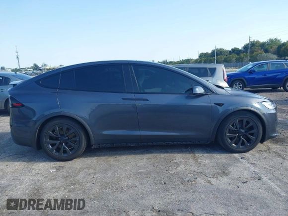 2022 Tesla Model X with VIN 7SAXCDE54NF342256, listed as a IAAI auction lot 41991212 with 28,740 mi miles and . Bid and sale history available at DreamBid. Image 13.