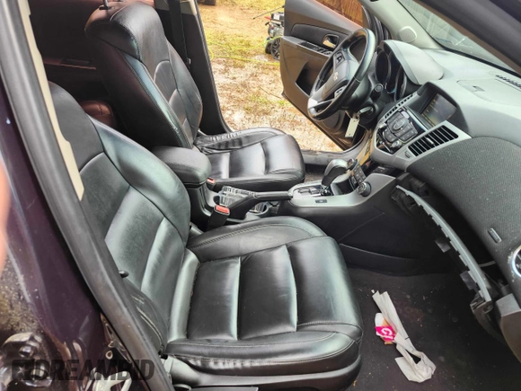 2014 Chevrolet Cruze 2LT z VIN 1G1PE5SB4E7385369, wystawiony jako Copart lot #61275315 z przebiegiem 147 444 mil mil oraz Czysty tytuł • Clean title. Historia ofert i sprzedaży dostępna na DreamBid. Obrazek 5.