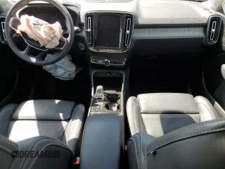 2024 Volvo XC40 Plus Bright Theme z VIN YV4L12UE9R2224474, wystawiony jako Copart lot #52773045 z przebiegiem 13 308 mil mil oraz Szkody całkowita. Historia ofert i sprzedaży dostępna na DreamBid. Obrazek 8.