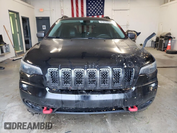 2019 Jeep Cherokee Trailhawk z VIN 1C4PJMBX2KD317917, wystawiony jako Copart lot #61079955 z przebiegiem 94 169 mil mil oraz Czysty tytuł • Clean title. Historia ofert i sprzedaży dostępna na DreamBid. Obrazek 5.