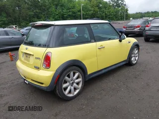 2005 MINI Hardtop S z VIN WMWRE33505TL10590, wystawiony jako IAAI lot #42329906 z przebiegiem 202 395 mil mil oraz . Historia ofert i sprzedaży dostępna na DreamBid. Obrazek 4.
