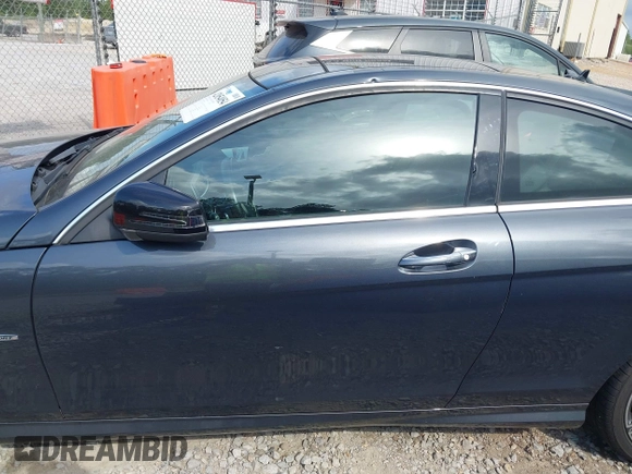 2014 Mercedes-Benz C 250 z VIN WDDGJ4HB9EG224400, wystawiony jako IAAI lot #42054054 z przebiegiem 40 200 mil mil oraz . Historia ofert i sprzedaży dostępna na DreamBid. Obrazek 14.