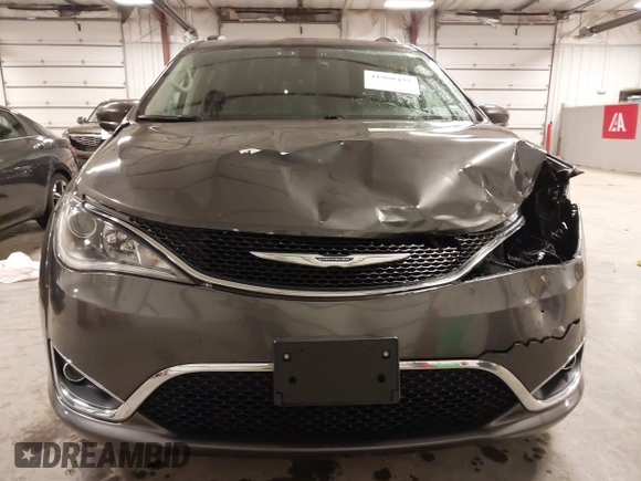 2017 Chrysler Pacifica Touring L with VIN 2C4RC1BG5HR803306, listed as a IAAI auction lot 41968455 with 84,714 mi miles and . Bid and sale history available at DreamBid. Image 13.