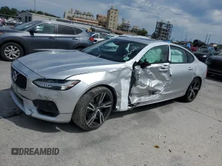 2020 Volvo S90 R-Design z VIN LVYA22MT4LP172521, wystawiony jako Copart lot #54615195 z przebiegiem Nie podano mil oraz Szkoda całkowita • Salvage title. Historia ofert i sprzedaży dostępna na DreamBid. Obrazek 1.