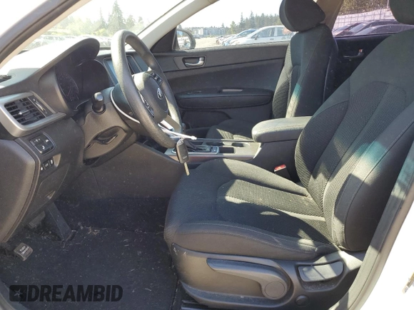 2019 Kia Optima LX z VIN 5XXGT4L36KG362239, wystawiony jako Copart lot #55698295 z przebiegiem 93 651 mil mil oraz Czysty tytuł • Clean title. Historia ofert i sprzedaży dostępna na DreamBid. Obrazek 7.