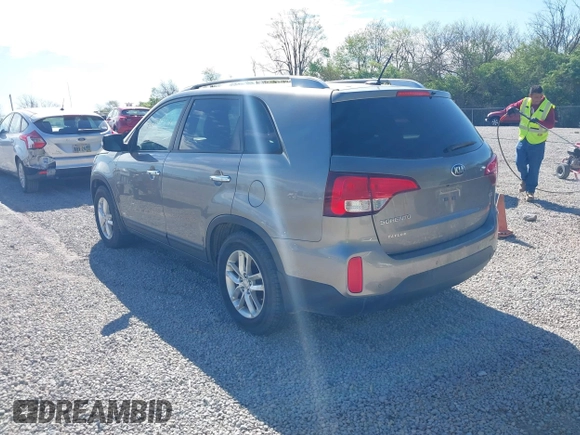 2015 Kia Sorento LX with VIN 5XYKTCA63FG654739, listed as a IAAI auction lot 42081544 with 121,024 mi miles. Bid and sale history available at carsss.com. Image 3.