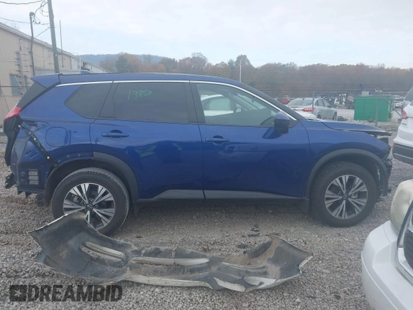 2022 Nissan Rogue SV with VIN 5N1BT3BB1NC686793, listed as a IAAI auction lot 40963002 with 34,559 mi miles. Bid and sale history available at carsss.com. Image 13.