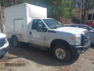 2015 Ford F-250 XL z VIN 1FDBF2B6XFED21572, wystawiony jako IAAI lot #41940222 z przebiegiem 433 042 mil mil oraz . Historia ofert i sprzedaży dostępna na DreamBid. Obrazek 1.