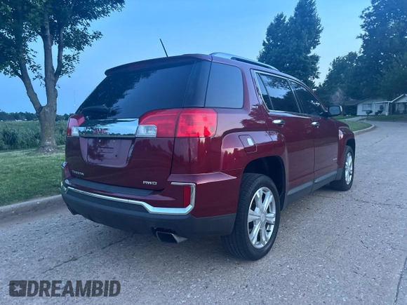 2017 GMC Terrain SLT z VIN 2GKFLUE34H6192039, wystawiony jako Copart lot #60246395 z przebiegiem 146 486 mil mil oraz Czysty tytuł • Clean title. Historia ofert i sprzedaży dostępna na DreamBid. Obrazek 4.