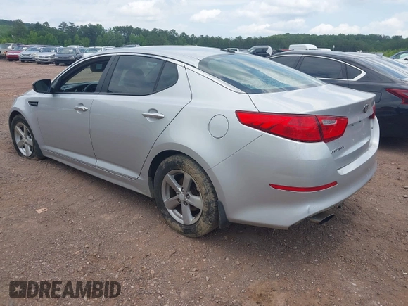 2015 Kia Optima LX z VIN 5XXGM4A70FG385024, wystawiony jako IAAI lot #42256238 z przebiegiem 162 395 mil mil oraz . Historia ofert i sprzedaży dostępna na DreamBid. Obrazek 3.