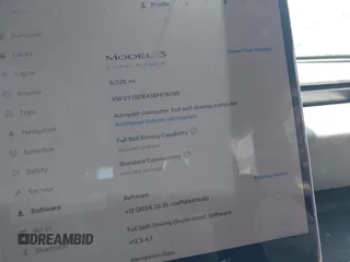 2025 Tesla Model 3 Long Range z VIN 5YJ3E1EA1SF876795, wystawiony jako IAAI lot #41967853 z przebiegiem 8 328 mil mil oraz . Historia ofert i sprzedaży dostępna na DreamBid. Obrazek 7.