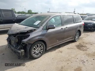 2019 Toyota Sienna XLE Auto Access Seat with VIN 5TDYZ3DC4KS015406, listed as a IAAI auction lot 42067648 with 81,070 mi miles. Bid and sale history available at carsss.com. Image 2.