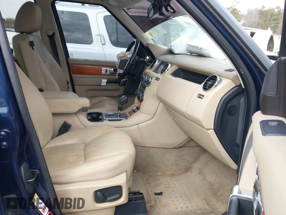 2011 Land Rover LR4 HSE z VIN SALAG2D4XBA576516, wystawiony jako IAAI lot #41542121 z przebiegiem 101 750 mil mil oraz . Historia ofert i sprzedaży dostępna na DreamBid. Obrazek 5.