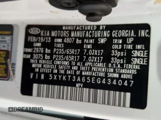 2014 Kia Sorento LX z VIN 5XYKT3A65EG434047, wystawiony jako Copart lot #60717065 z przebiegiem 218 132 mil mil oraz Czysty tytuł • Clean title. Historia ofert i sprzedaży dostępna na DreamBid. Obrazek 13.