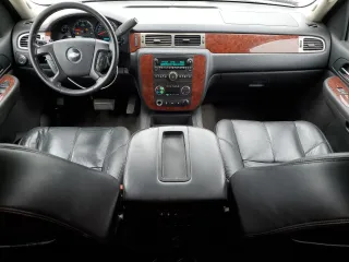 2009 Chevrolet Suburban LT w/2LT with VIN 1GNFC26069R266658, listed as a Copart auction lot 50842325 with 202,852 mi miles and Clean Title. Bid and sale history available at carsss.com. Image 8.