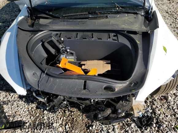 2024 Tesla Model 3 z VIN 5YJ3E1EA6RF734033, wystawiony jako Copart lot #52305665 z przebiegiem 21 081 mil mil oraz Szkoda całkowita • Salvage title. Historia ofert i sprzedaży dostępna na DreamBid. Obrazek 11.