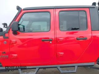 2020 Jeep Gladiator Rubicon with VIN 1C6JJTBG4LL178260, listed as a IAAI auction lot 42602460 with 61,899 mi miles and . Bid and sale history available at DreamBid. Image 14.