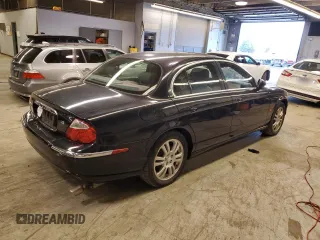 2003 Jaguar S-Type z VIN SAJEA01U93HM84195, wystawiony jako Copart lot #54300574 z przebiegiem 98 820 mil mil oraz Czysty tytuł • Clean title. Historia ofert i sprzedaży dostępna na DreamBid. Obrazek 3.
