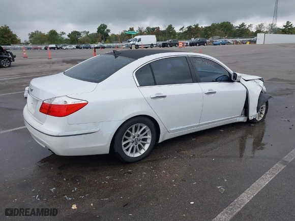 2011 Hyundai Genesis with VIN KMHGC4DE7BU136152, listed as a IAAI auction lot 40424384 with 231,574 mi miles. Bid and sale history available at carsss.com. Image 4.
