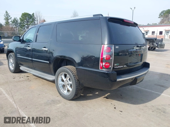 2012 GMC Yukon XL Denali with VIN 1GKS2MEF2CR252084, listed as a IAAI auction lot 41802335 with 88,958 mi miles. Bid and sale history available at carsss.com. Image 3.