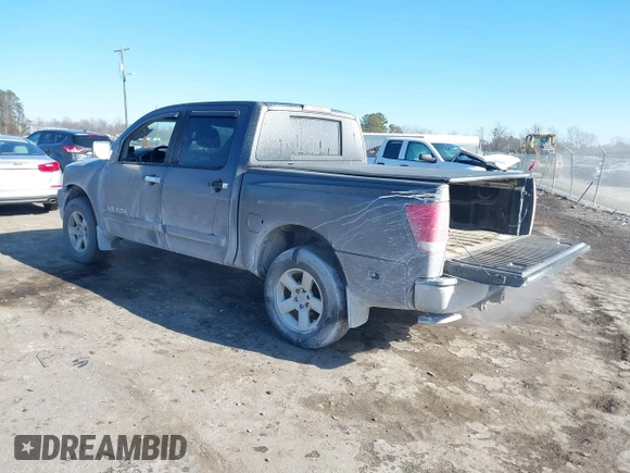 2006 Nissan Titan LE z VIN 1N6AA07B46N530408, wystawiony jako IAAI lot #41381403 z przebiegiem 259 376 mil mil oraz . Historia ofert i sprzedaży dostępna na DreamBid. Obrazek 3.