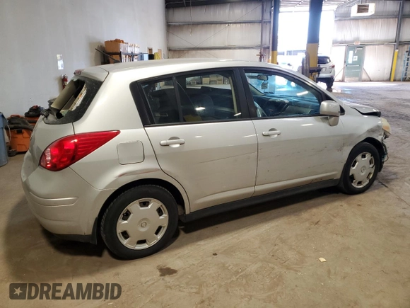2009 Nissan Versa SL z VIN 3N1BC13E99L372095, wystawiony jako Copart lot #53188755 z przebiegiem 227 475 mil mil oraz Szkoda całkowita • Salvage title. Historia ofert i sprzedaży dostępna na DreamBid. Obrazek 3.