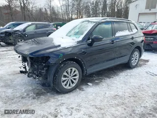 2019 Volkswagen Tiguan S with VIN 3VV0B7AX9KM047642, listed as a IAAI auction lot 41523269 with 61,221 mi miles. Bid and sale history available at carsss.com. Image 18.