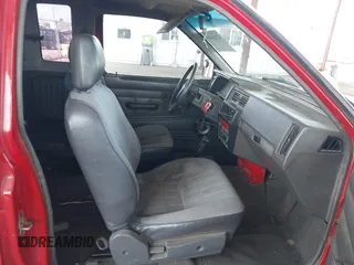 1992 Nissan Frontier z VIN 1N6SD16S5NC370391, wystawiony jako IAAI lot #42204689 z przebiegiem 132 052 mil mil oraz . Historia ofert i sprzedaży dostępna na DreamBid. Obrazek 5.