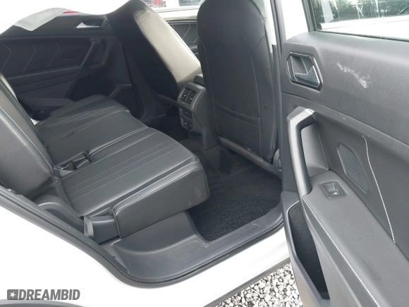 2022 Volkswagen Tiguan SE with VIN 3VV3B7AX0NM121824, listed as a IAAI auction lot 40910015 with 21,825 mi miles. Bid and sale history available at carsss.com. Image 8.