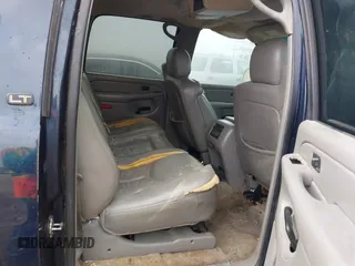 2004 Chevrolet Suburban LT with VIN 1GNEC16ZX4J331121, listed as a IAAI auction lot 41929290 with 293,849 mi miles. Bid and sale history available at carsss.com. Image 8.