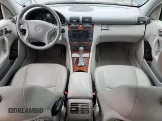 2005 Mercedes-Benz C 240 z VIN WDBRF61J75A775542, wystawiony jako Copart lot #52990205 z przebiegiem 79 815 mil mil oraz Szkoda całkowita • Salvage title. Historia ofert i sprzedaży dostępna na DreamBid. Obrazek 8.