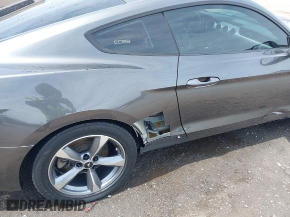 2016 Ford Mustang EcoBoost z VIN 1FA6P8TH6G5263795, wystawiony jako IAAI lot #42310175 z przebiegiem 124 174 mil mil oraz . Historia ofert i sprzedaży dostępna na DreamBid. Obrazek 17.