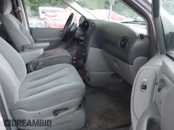 2005 Dodge Caravan SXT with VIN 1D4GP45RX5B289704, listed as a IAAI auction lot 42758561 with 110,396 mi miles and . Bid and sale history available at DreamBid. Image 5.