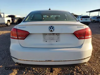 2014 Volkswagen Passat SEL Premium z VIN 1VWCN7A32EC081358, wystawiony jako Copart lot #56234195 z przebiegiem 147 383 mil mil oraz Tytuł czysty. Historia ofert i sprzedaży dostępna na DreamBid. Obrazek 6.