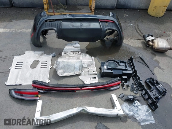 2022 Porsche Macan z VIN WP1AA2A55NLB00378, wystawiony jako IAAI lot #42338661 z przebiegiem 28 045 mil mil oraz . Historia ofert i sprzedaży dostępna na DreamBid. Obrazek 12.