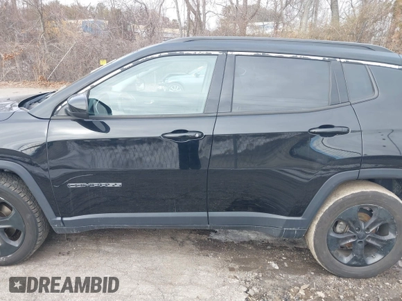 2018 Jeep Compass Altitude with VIN 3C4NJDBB1JT132052, listed as a IAAI auction lot 41622700 with 99,534 mi miles and . Bid and sale history available at carsss.com. Image 14.
