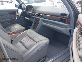 1991 Mercedes-Benz 420 Series 420SEL with VIN WDBCA35E0MA580834, listed as a IAAI auction lot 41949794 with 30,413 mi miles. Bid and sale history available at carsss.com. Image 5.