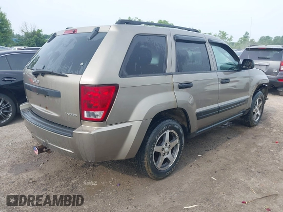 2005 Jeep Grand Cherokee Laredo z VIN 1J4GR48K75C719070, wystawiony jako IAAI lot #42673745 z przebiegiem 181 152 mil mil oraz . Historia ofert i sprzedaży dostępna na DreamBid. Obrazek 4.